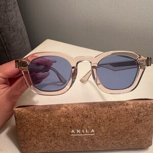 AKILA Logos Champagne/Azure